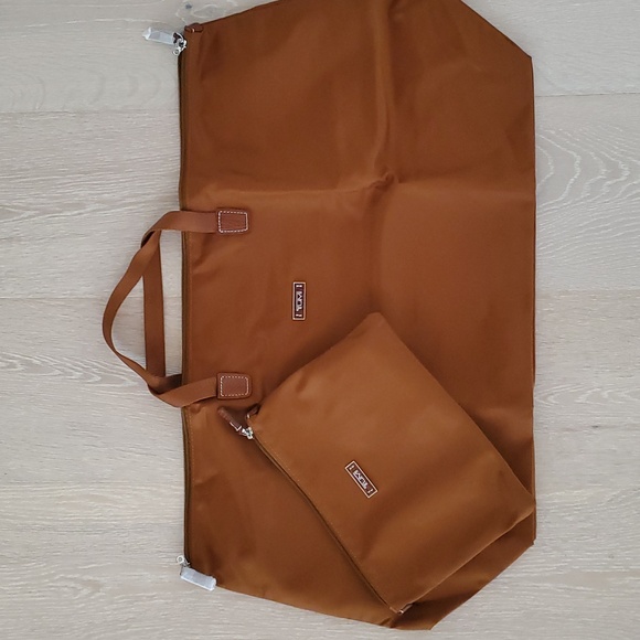 Tumi Handbags - NWOT Tumi Just In Case Tote in Cinnamon